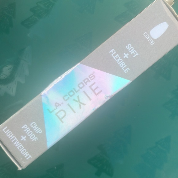 L.A. Colors PIXIE Holographic Artificial Nails - Picture 9 of 10